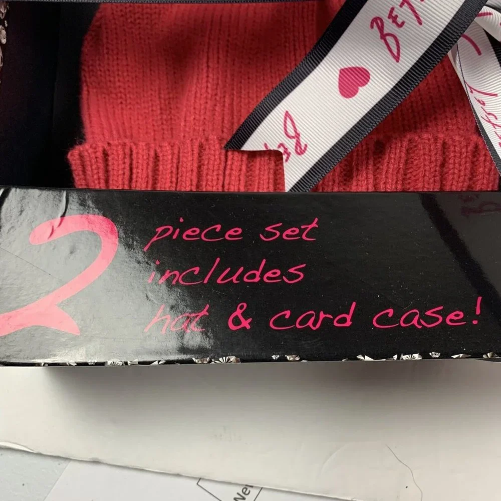 Betsey Johnson Women's Hat & Card Case 2 Piece Boxed Gift Set Black & Red 6153‎